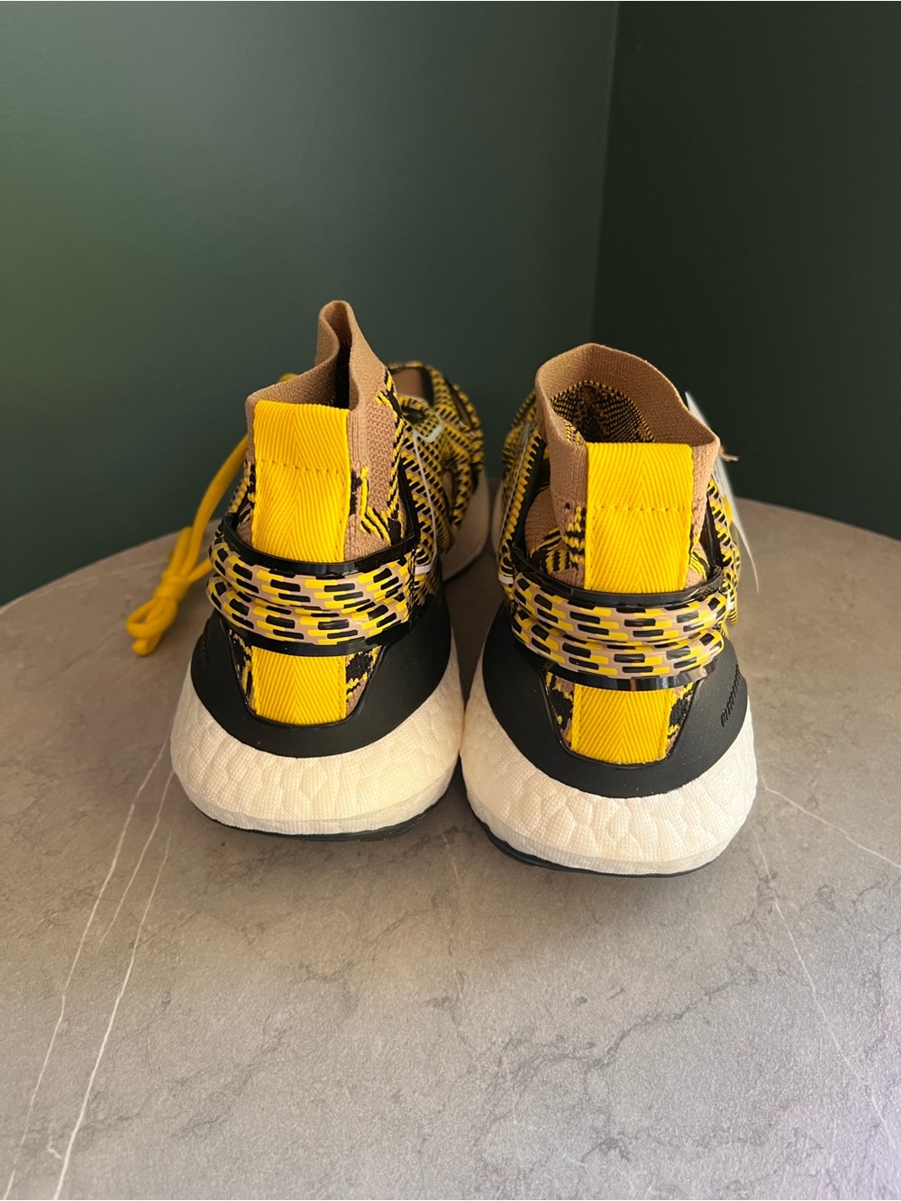 Adidas UltraBoost 22 Stella McCartney Sneaker - Picture 4 of 8